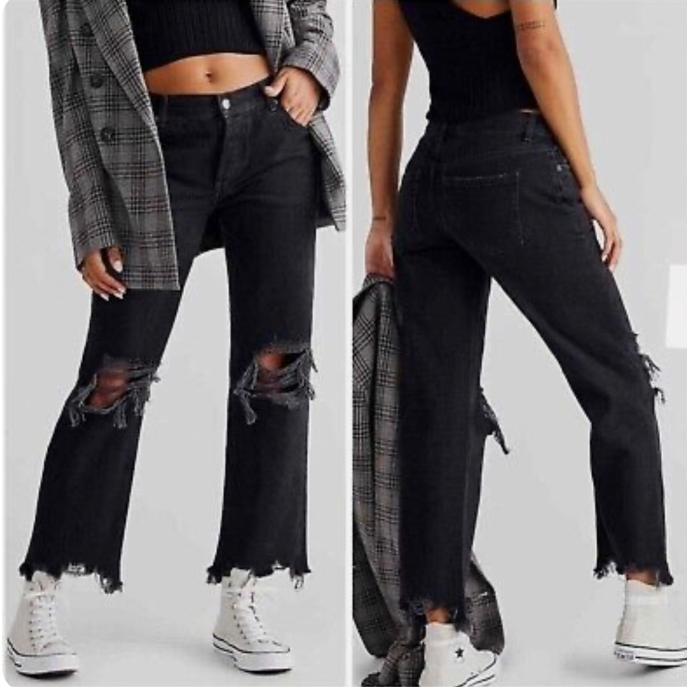 NWT Free People/ We the free Maggie mid-rise distressed jean.
